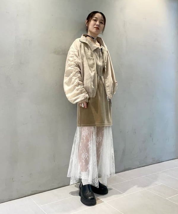 カタヤマ アヤさんの「BEAMS WOMEN｜Ray BEAMS /?シアー アーム ギャザー ブルゾン」を使ったコーディネート