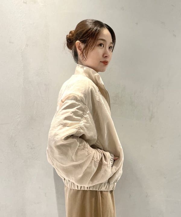 カタヤマ アヤさんの「BEAMS WOMEN｜Ray BEAMS /?シアー アーム ギャザー ブルゾン」を使ったコーディネート
