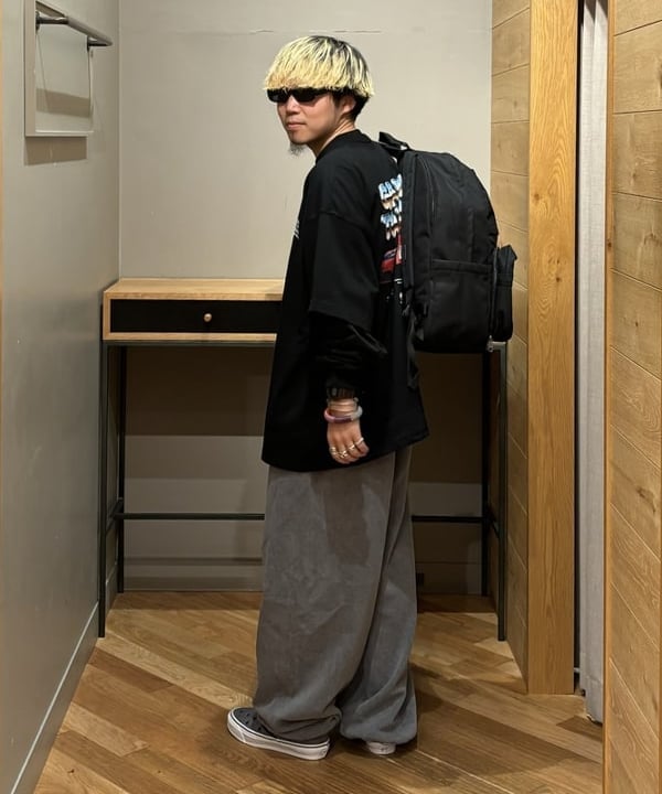 三宅 康平さんの「BEAMS WOMEN｜VANS / HARAJUKU PUNK スリッポン 98」を使ったコーディネート