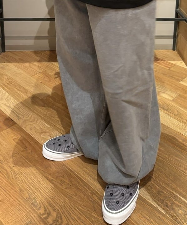 三宅 康平さんの「BEAMS WOMEN｜VANS / HARAJUKU PUNK スリッポン 98」を使ったコーディネート