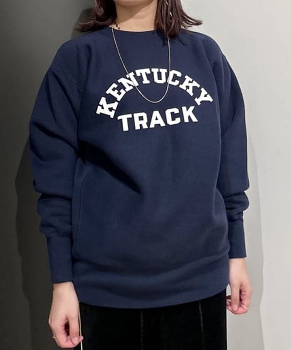 早川 萌子さんの「BEAMS WOMEN｜Champion / ロゴ リバースウィーブ(R) クルーネック スウェットシャツ」を使ったコーディネート