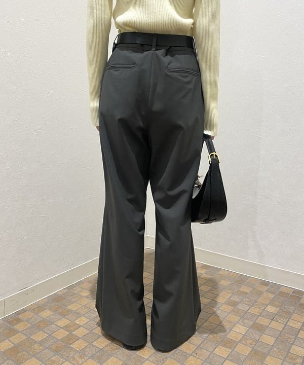 吉田 花さんの「BEAMS WOMEN｜リブ ニット ポロ」を使ったコーディネート