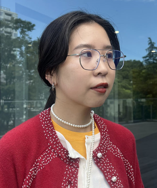 ミナミマリコさんの「BEAMS WOMEN｜BEAMS BOY / 樹脂 パール ロング ネックレス」を使ったコーディネート