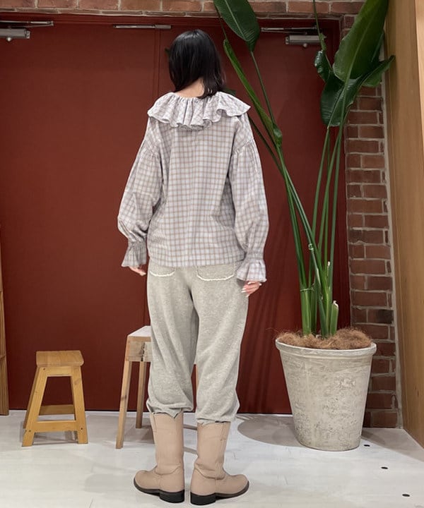 サカサイスズカさんの「BEAMS WOMEN｜チェック フリルカラー シャツ」を使ったコーディネート