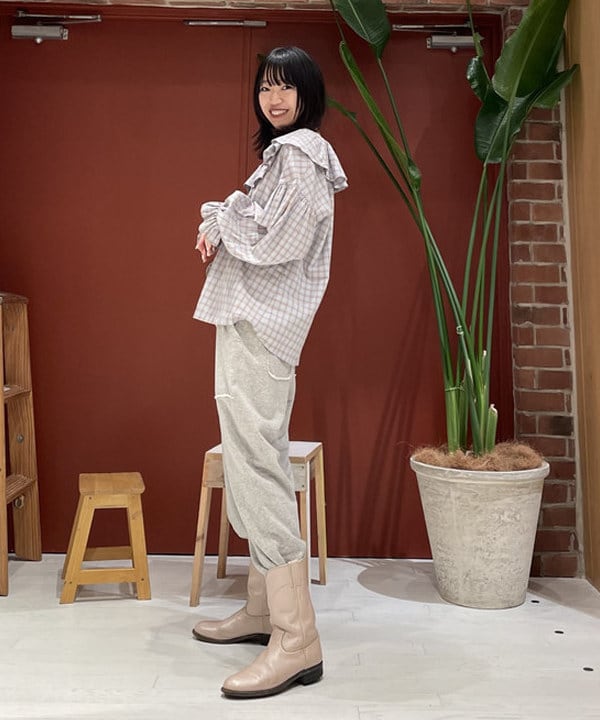 サカサイスズカさんの「BEAMS WOMEN｜チェック フリルカラー シャツ」を使ったコーディネート