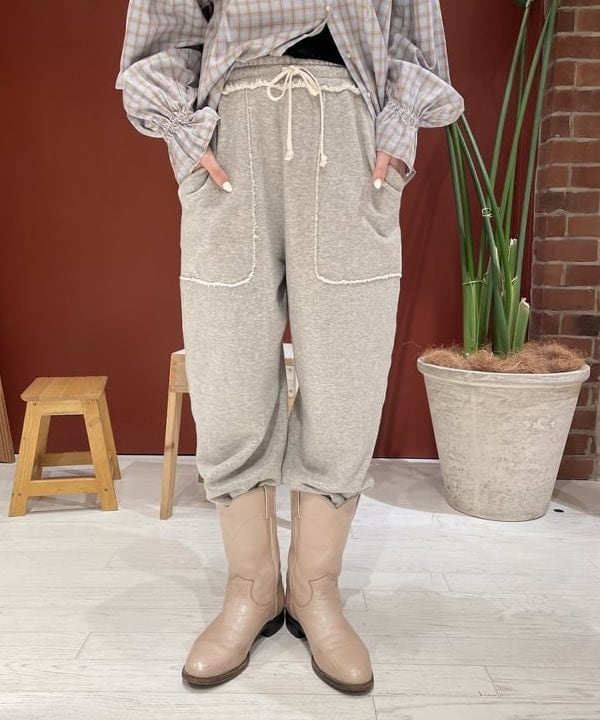 サカサイスズカさんの「BEAMS WOMEN｜チェック フリルカラー シャツ」を使ったコーディネート