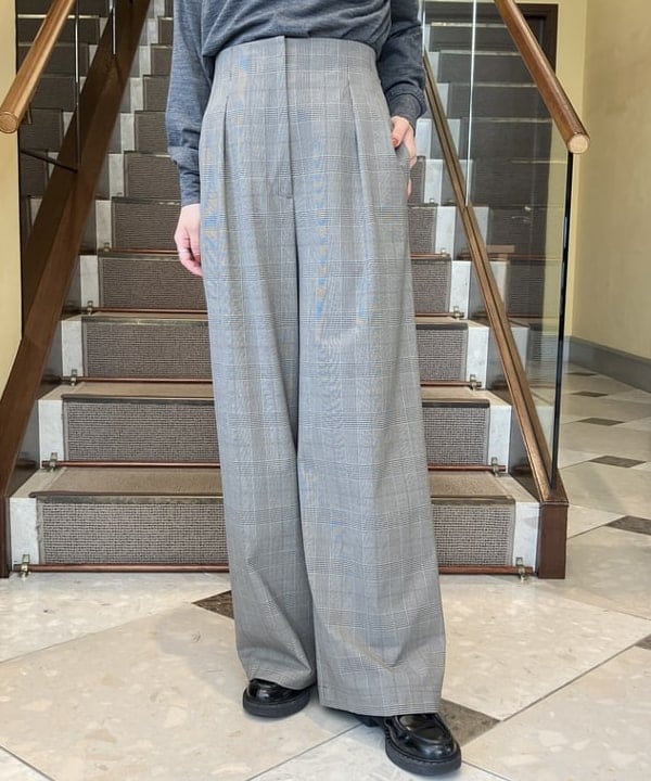 蒲原 捺美さんの「BEAMS WOMEN｜SLOANE / ウール 天竺 タートルネック ニットTシャツ」を使ったコーディネート