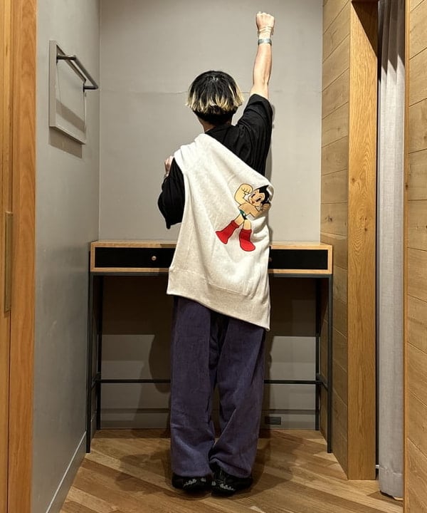 三宅 康平さんの「BEAMS WOMEN｜フェード ワイド スウェット パンツ」を使ったコーディネート