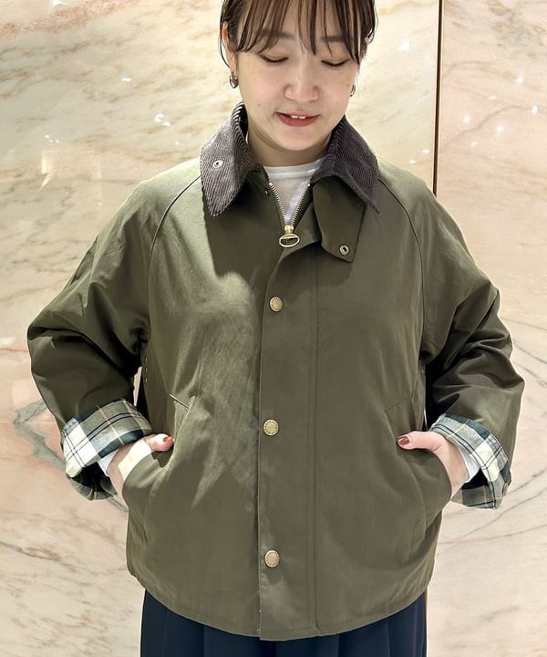 西村 章代さんの「BEAMS WOMEN｜ATON / ウールトロピカル ワイドイージーパンツ」を使ったコーディネート