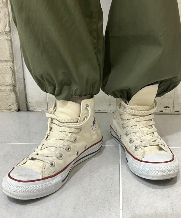 小原 もこさんの「BEAMS WOMEN｜【別注】BUZZ RICKSON'S / ポプリン アーミーパンツ」を使ったコーディネート