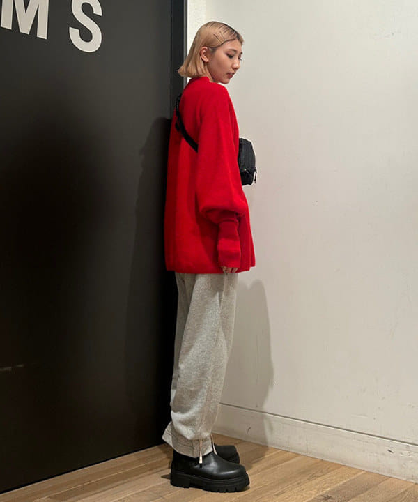 佐藤 亜美さんの「BEAMS WOMEN｜樹脂 パール ロング ネックレス」を使ったコーディネート