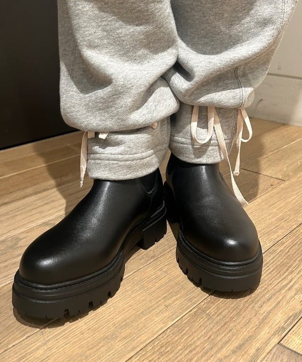 佐藤 亜美さんの「BEAMS WOMEN｜樹脂 パール ロング ネックレス」を使ったコーディネート