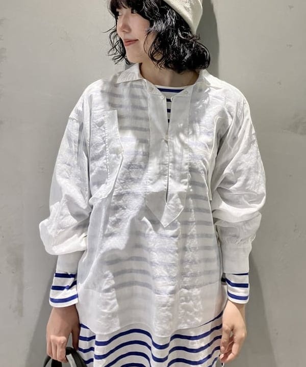 小原 もこさんの「BEAMS WOMEN｜BRIEFING / 別注 トラベル バッグ」を使ったコーディネート