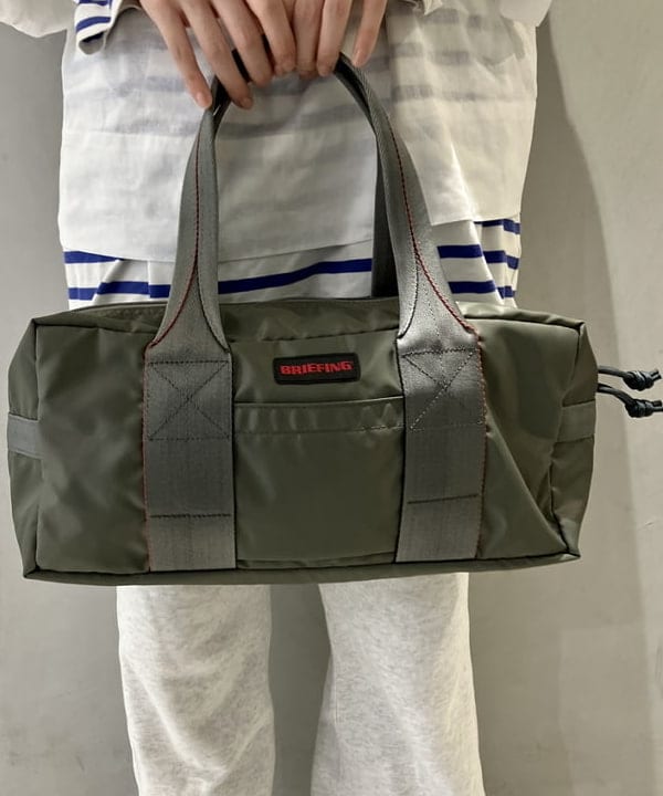 小原 もこさんの「BEAMS WOMEN｜BRIEFING / 別注 トラベル バッグ」を使ったコーディネート