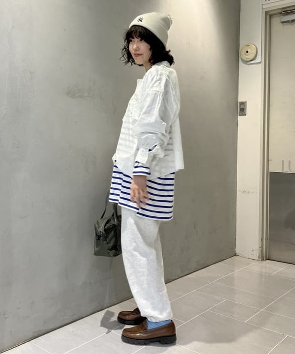 小原 もこさんの「BEAMS WOMEN｜BRIEFING / 別注 トラベル バッグ」を使ったコーディネート