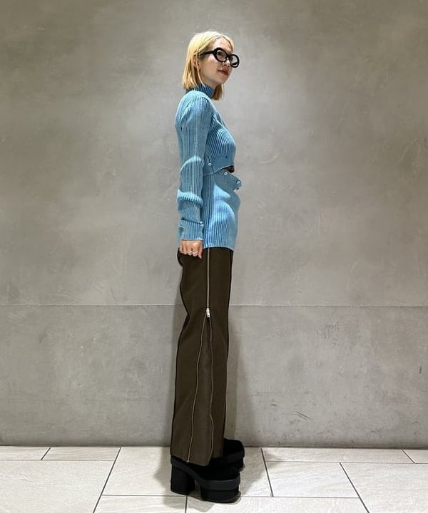 ササキさんの「BEAMS WOMEN｜サイド ジップ フレア パンツ」を使ったコーディネート