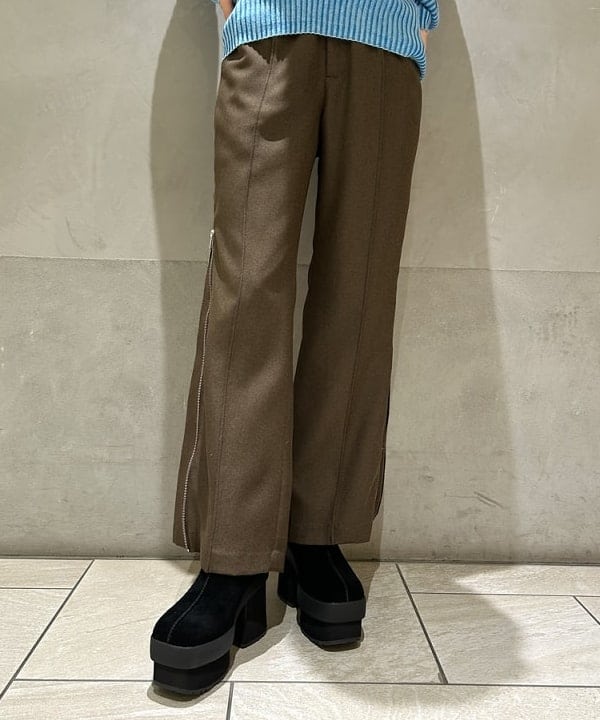 ササキさんの「BEAMS WOMEN｜サイド ジップ フレア パンツ」を使ったコーディネート