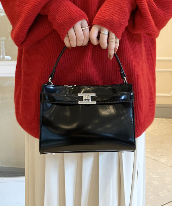 蒲原 捺美さんの「BEAMS WOMEN｜COG THE BIGSMOKE / KAMILLE PLEATS ラップ スカート」を使ったコーディネート