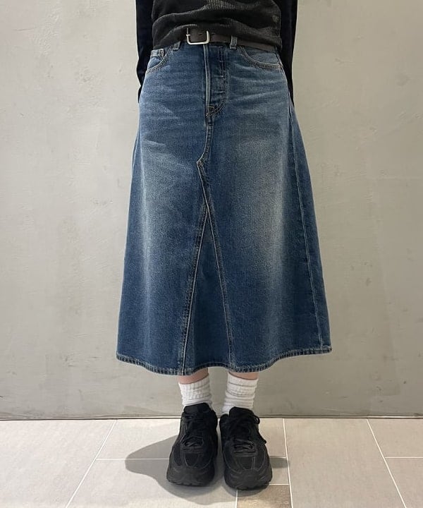 りりさんの「BEAMS WOMEN｜LEVI’S(R) / HIGH RISE A-LINE DECON SKIRT」を使ったコーディネート