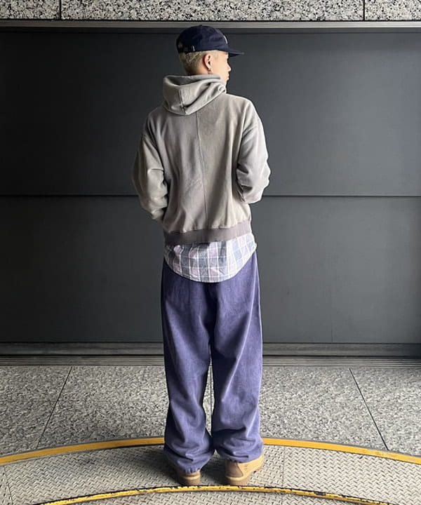 宮越 拓斗さんの「BEAMS WOMEN｜フェード ワイド スウェット パンツ」を使ったコーディネート
