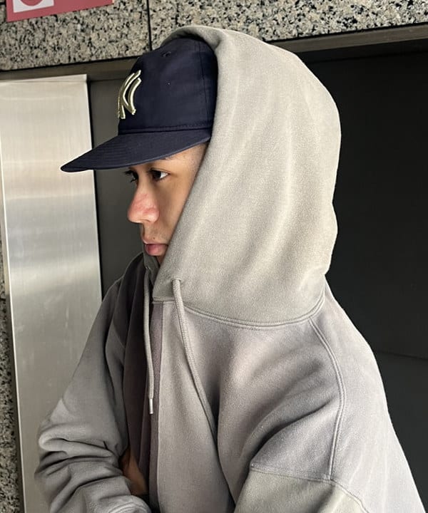 宮越 拓斗さんの「BEAMS WOMEN｜フェード ワイド スウェット パンツ」を使ったコーディネート