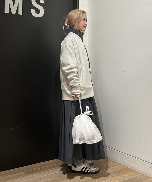 安藤 菜央さんの「BEAMS WOMEN｜ダブル ベルト プリーツ スカート」を使ったコーディネート
