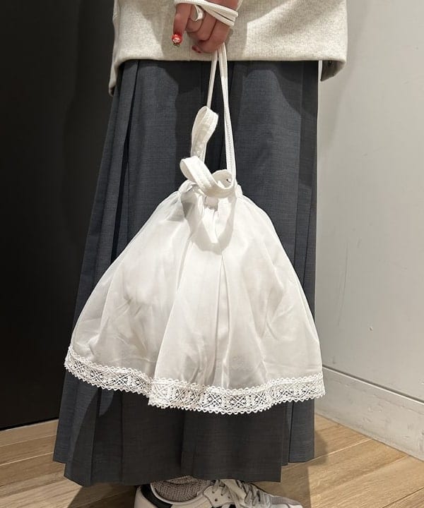 安藤 菜央さんの「BEAMS WOMEN｜ダブル ベルト プリーツ スカート」を使ったコーディネート