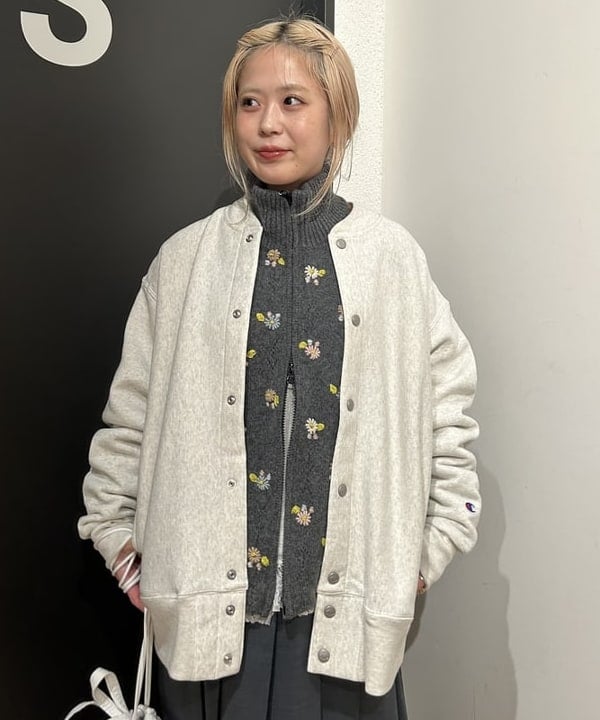 安藤 菜央さんの「BEAMS WOMEN｜ダブル ベルト プリーツ スカート」を使ったコーディネート