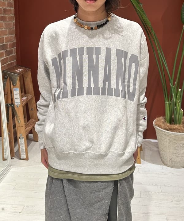 shimaさんの「BEAMS WOMEN｜【別注】Champion × MIN-NANO / ロゴ クルーネック スウェット」を使ったコーディネート