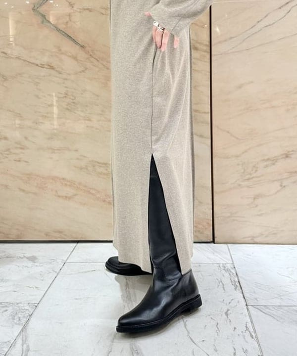 大川 美咲さんの「BEAMS WOMEN｜ATON / メリノ カレッジ ジャージ クルーネック ワンピース」を使ったコーディネート