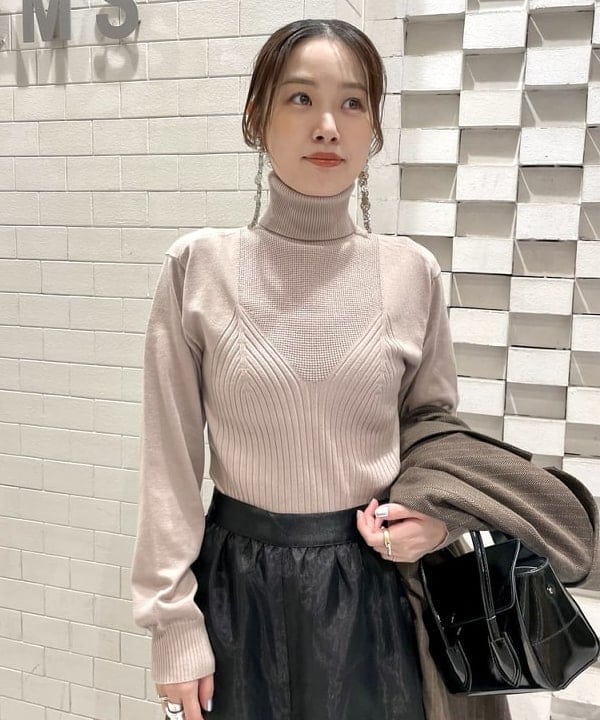 カタヤマ アヤさんの「BEAMS WOMEN｜フラップ ミニ バッグ」を使ったコーディネート