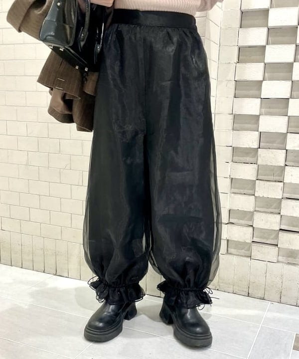 カタヤマ アヤさんの「BEAMS WOMEN｜フラップ ミニ バッグ」を使ったコーディネート