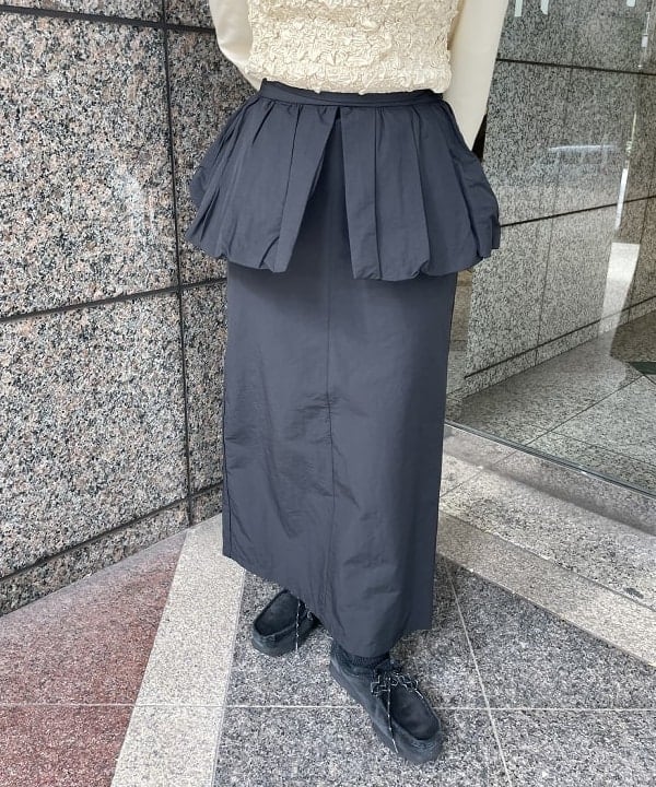 田中 里実さんの「BEAMS WOMEN｜シャーリング クルーネック ブラウス」を使ったコーディネート