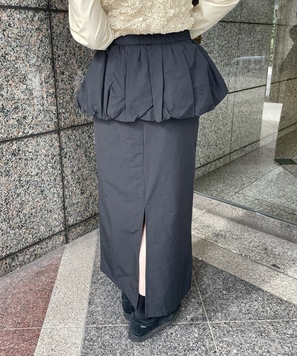田中 里実さんの「BEAMS WOMEN｜シャーリング クルーネック ブラウス」を使ったコーディネート