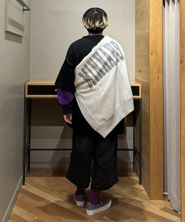 三宅 康平さんの「BEAMS WOMEN｜VANS / HARAJUKU PUNK スリッポン 98」を使ったコーディネート