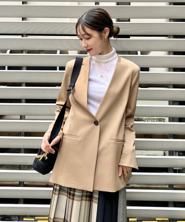 YUIさんの「BEAMS WOMEN｜1ボタン ラペルレス ジャケット」を使ったコーディネート