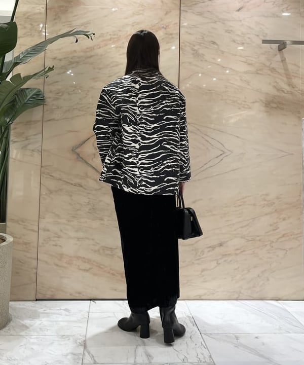 関 桂子さんの「BEAMS WOMEN｜CINOH / クラッシュ ベロア ドレス」を使ったコーディネート