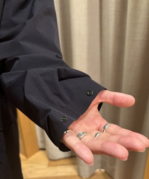 三宅 康平さんの「BEAMS WOMEN｜ベーシック 折り畳み傘」を使ったコーディネート