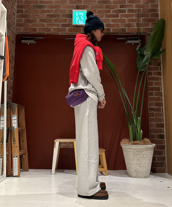 Rintaroさんの「BEAMS WOMEN｜【別注】Champion × MIN-NANO / ロゴ クルーネック スウェット」を使ったコーディネート