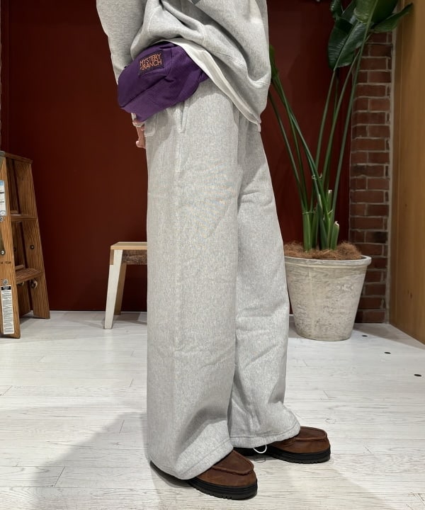 Rintaroさんの「BEAMS WOMEN｜【別注】Champion × MIN-NANO / ロゴ クルーネック スウェット」を使ったコーディネート