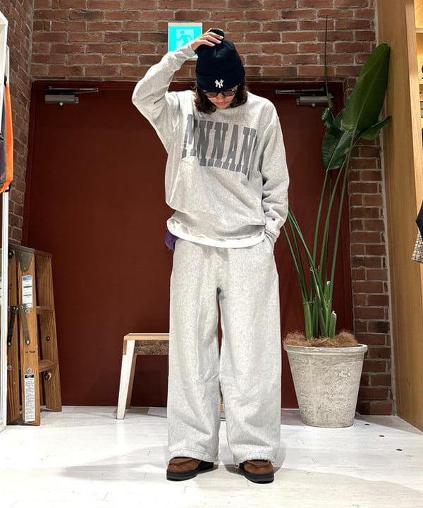 Rintaroさんの「BEAMS WOMEN｜【別注】Champion × MIN-NANO / ロゴ クルーネック スウェット」を使ったコーディネート