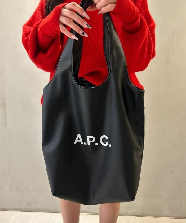 桃羽さんの「BEAMS WOMEN｜フェイクレザー ショートパンツ」を使ったコーディネート