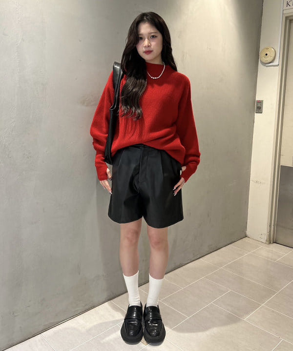 桃羽さんの「BEAMS WOMEN｜フェイクレザー ショートパンツ」を使ったコーディネート