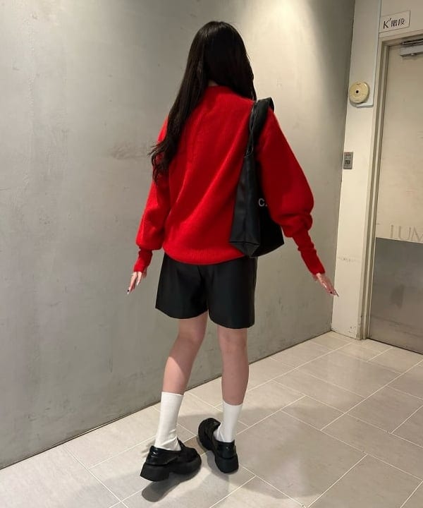桃羽さんの「BEAMS WOMEN｜フェイクレザー ショートパンツ」を使ったコーディネート