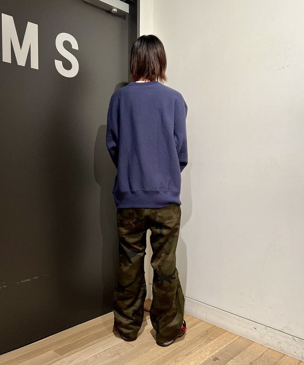 関澤 佑樹さんの「BEAMS WOMEN｜GRAMICCI / 別注 カモ オーバーパンツ」を使ったコーディネート