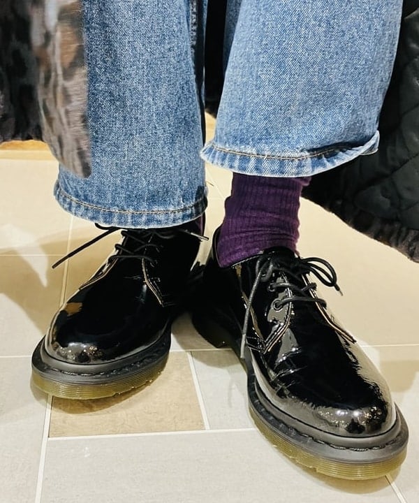 岡 弥生さんの「BEAMS WOMEN｜▲Dr.Martens / PASCAL 8ホール ブーツ」を使ったコーディネート