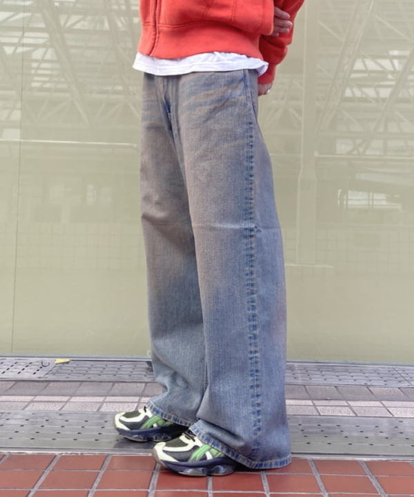 Lazzyさんの「【別注】Lee / WIDE FADE BAGGY JEANS」を使ったコーディネート