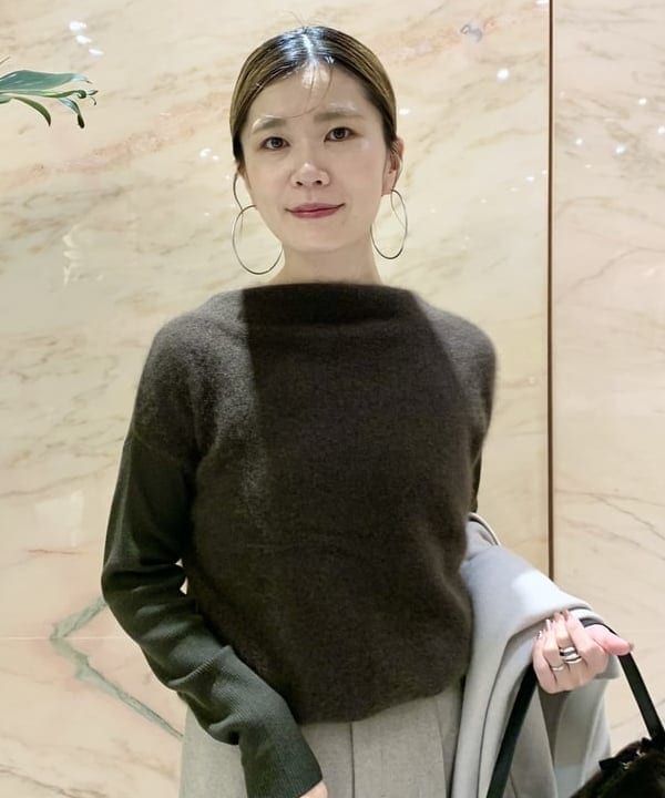 AONO SHIKAMAさんの「BEAMS WOMEN｜ATON / メリノ カレッジ フランネル ワイドパンツ」を使ったコーディネート