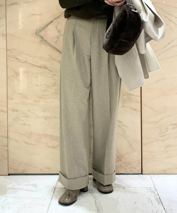 AONO SHIKAMAさんの「BEAMS WOMEN｜ATON / メリノ カレッジ フランネル ワイドパンツ」を使ったコーディネート