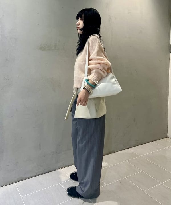 須賀さんの「BEAMS WOMEN｜ピンストライプ ストライプ 2タック パンツ」を使ったコーディネート